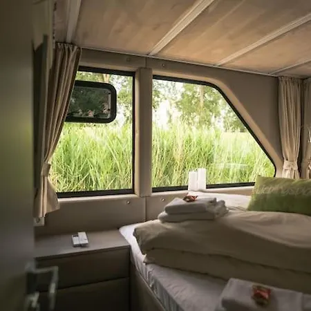 Deine Schwimmende Auszeit Auf Dem Wasser - Festlieger Hausboot Tortuga *