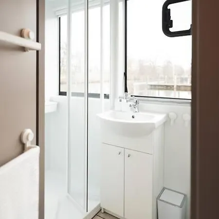 Botel Deine Schwimmende Auszeit Auf Dem Wasser - Festlieger Hausboot Tortuga *