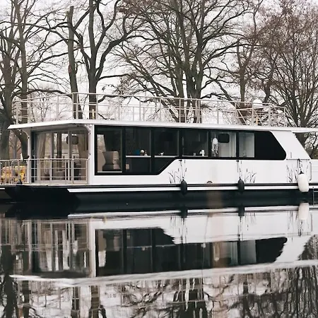 Deine Schwimmende Auszeit Auf Dem Wasser - Festlieger Hausboot Tortuga