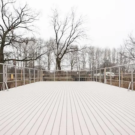 Botel Deine Schwimmende Auszeit Auf Dem Wasser - Festlieger Hausboot Tortuga