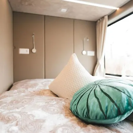 Deine Schwimmende Auszeit Auf Dem Wasser - Festlieger Hausboot Tortuga