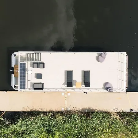 Deine Schwimmende Auszeit Auf Dem Wasser - Festlieger Hausboot Tortuga Botel