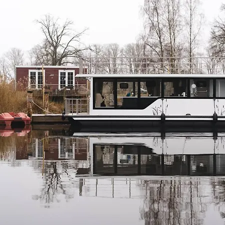 Deine Schwimmende Auszeit Auf Dem Wasser - Festlieger Hausboot Tortuga Botel *