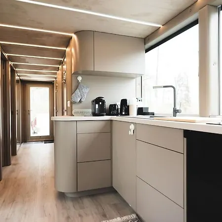 Deine Schwimmende Auszeit Auf Dem Wasser - Festlieger Hausboot Tortuga Botel Dömitz