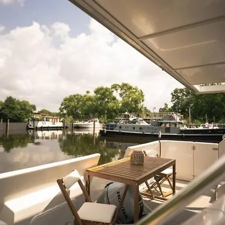 Deine Schwimmende Auszeit Auf Dem Wasser - Festlieger Hausboot Tortuga *