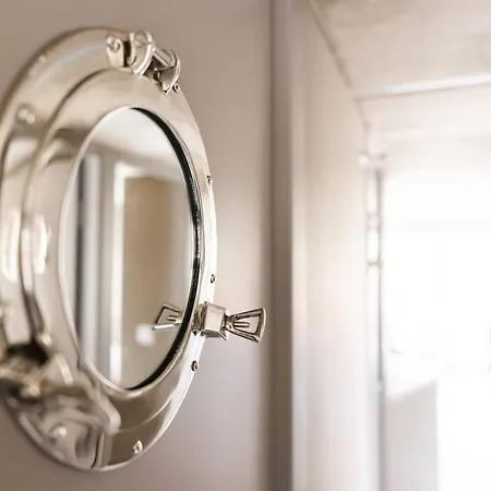 Deine Schwimmende Auszeit Auf Dem Wasser - Festlieger Hausboot Tortuga Dömitz