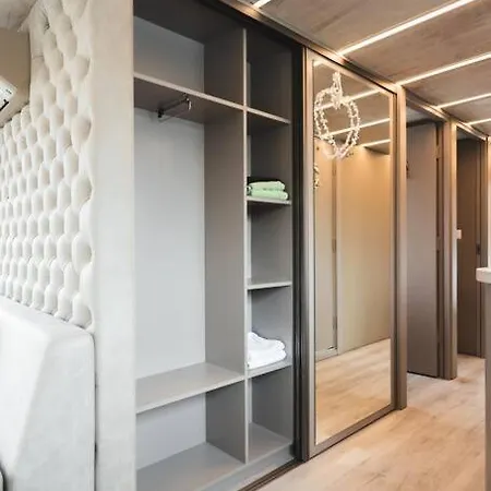 Deine Schwimmende Auszeit Auf Dem Wasser - Festlieger Hausboot Tortuga Botel *