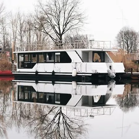 Deine Schwimmende Auszeit Auf Dem Wasser - Festlieger Hausboot Tortuga 船上ホテル Dömitz